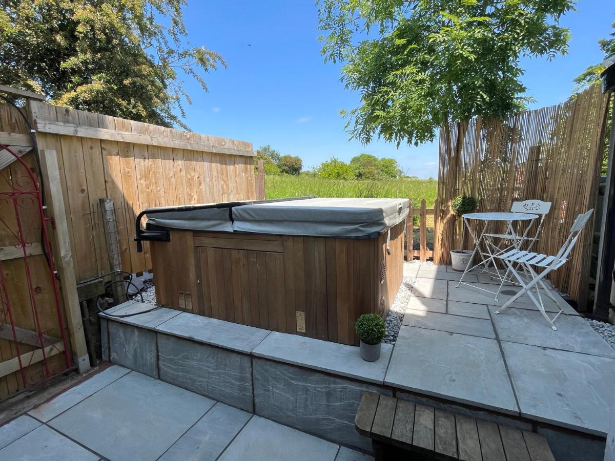 Bay Cottage, Hot Tub Snitterfield エクステリア 写真