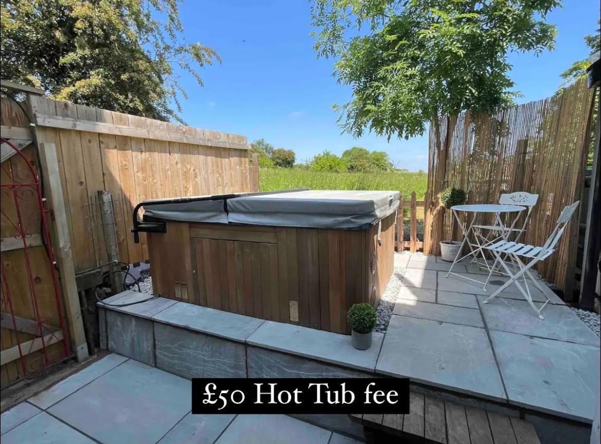Bay Cottage, Hot Tub Snitterfield エクステリア 写真
